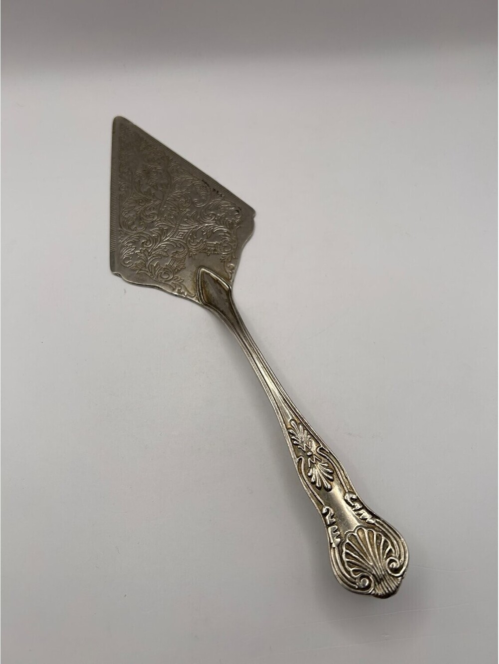 Vintage Kings Pattern Silver Plate Cake Server Unmarked Engraved Shell Handle